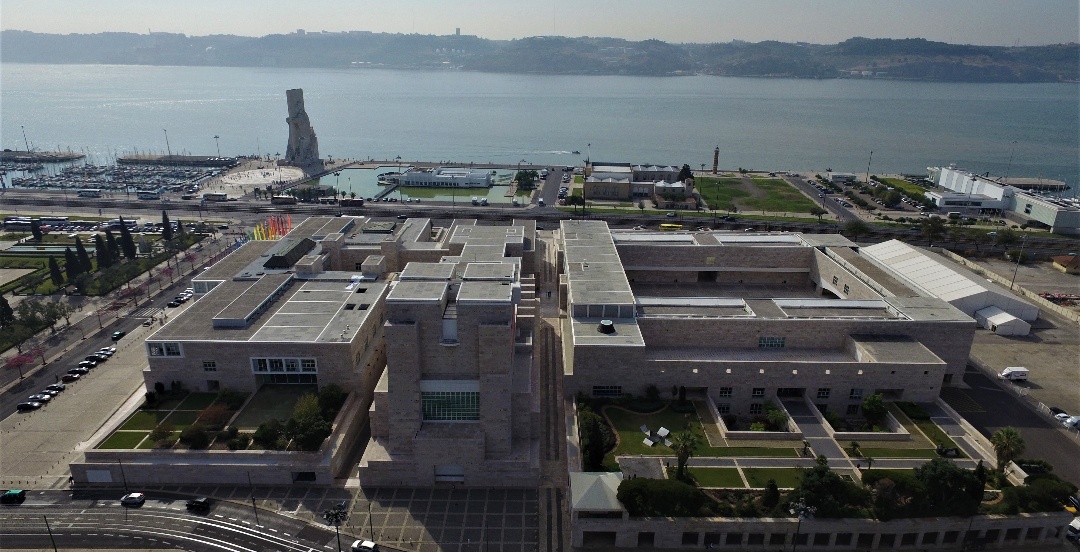 Vista aérea do Centro Cultural de Belém e do Padrão dos Descobrimentos